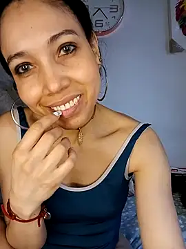 Snapshot of KimPielCanela chatting on March 12, 2025, 12:04 pm KimPielCanela online show from March 12, 2025, 12:04 pm