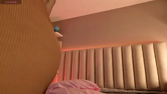 Megan mooree  online show from September 11, 2025, 12:16 pm