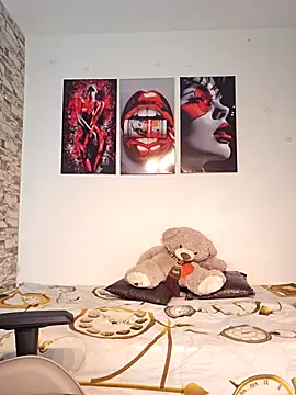 Antonella2 m online show from April 28, 2026, 1:05 pm