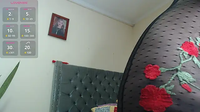 Snapshot of Emmy_flow chatting on December 22, 2024, 1:34 am Emmy flow online show from December 22, 2024, 1:34 am