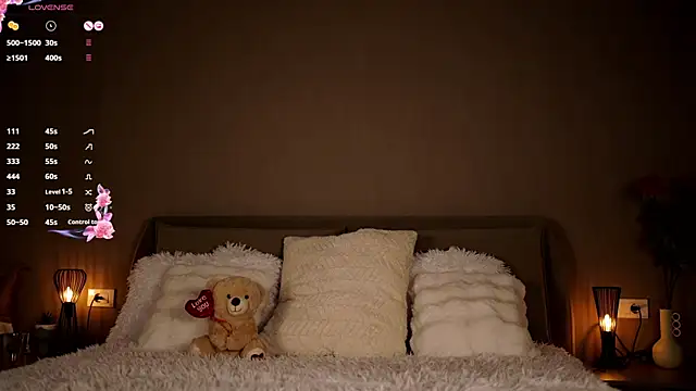 Snapshot of FrancescaNappi chatting on February 10, 2025, 5:41 pm FrancescaNappi online show from February 10, 2025, 5:41 pm