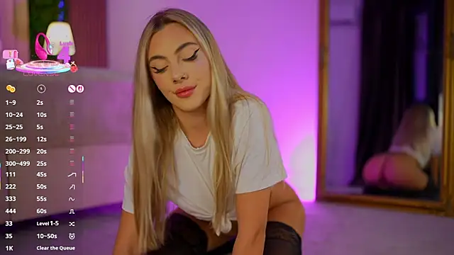 Snapshot of FrancescaNappi chatting on September 22, 2025, 5:15 pm FrancescaNappi online show from September 22, 2025, 5:15 pm