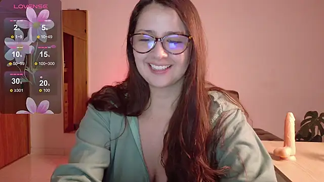 Snapshot of Rachel_t_ chatting on February 11, 2025, 12:49 am Rachel t  online show from February 11, 2025, 12:49 am