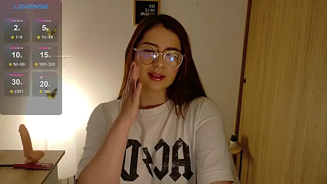Snapshot of Rachel_t_ chatting on October 1, 2025, 10:27 pm Rachel t  online show from October 1, 2025, 10:27 pm