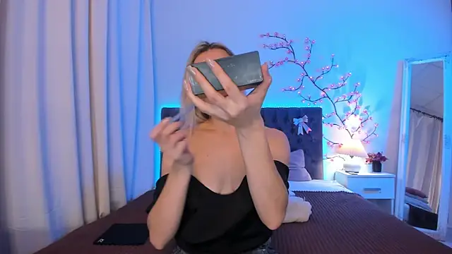 KateOwyns online show from March 26, 2026, 1:49 pm