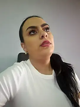 Snapshot of ElyzaIbarra chatting on February 9, 2025, 6:11 am ElyzaIbarra online show from February 9, 2025, 6:11 am