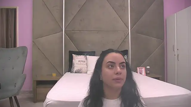 Snapshot of ElyzaIbarra chatting on October 17, 2025, 5:21 am ElyzaIbarra online show from October 17, 2025, 5:21 am