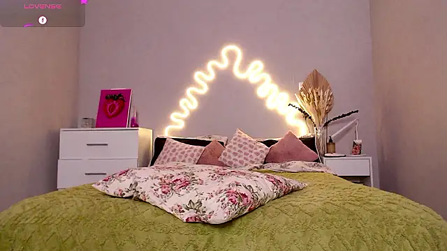 Red  Candy online show from December 1, 2024, 4:29 pm