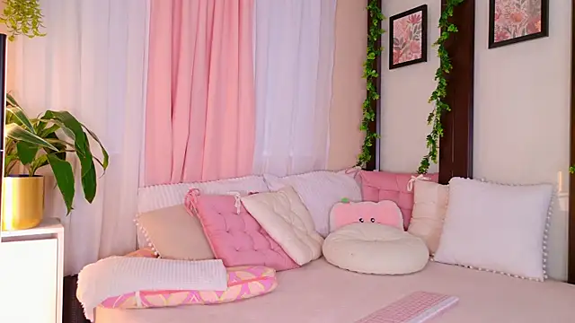 Zafiiro Blue online show from March 19, 2026, 10:25 pm