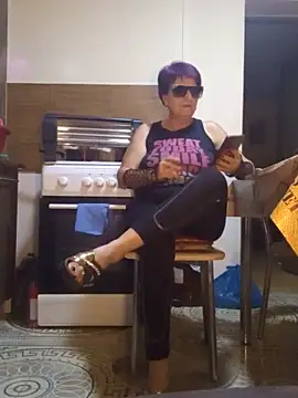 Ely Elenita online show from November 4, 2025, 11:48 pm