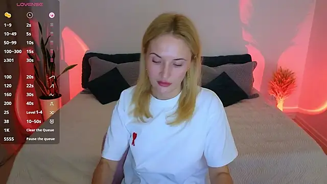 AlisssaRose online show from November 4, 2025, 10:53 pm