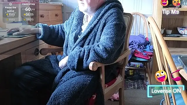 Adamdaddybear online show from September 22, 2025, 7:32 am