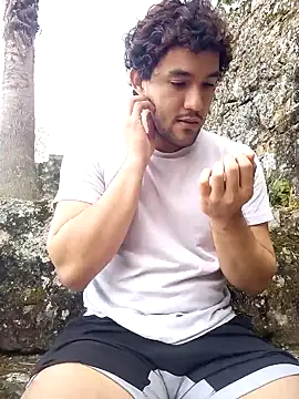 FreyrStyle online show from December 15, 2024, 1:32 pm