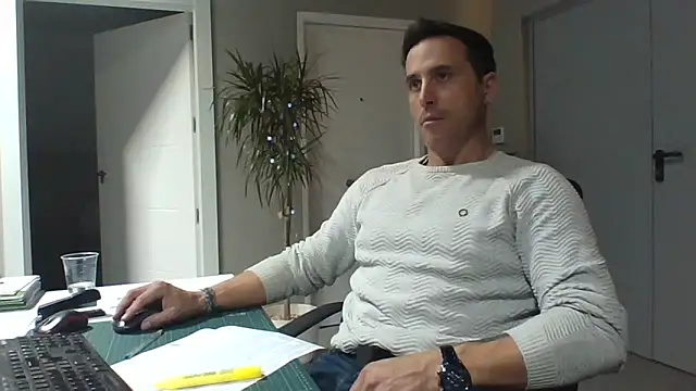 Lucas   81 online show from December 17, 2025, 7:20 pm