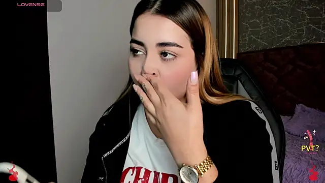 Lucia star   online show from January 17, 2025, 9:39 pm