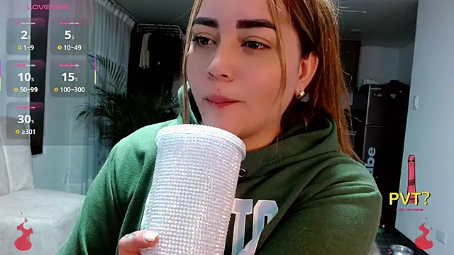 Lucia star   online show from November 14, 2025, 1:15 am