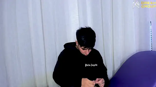 Yourslust  online show from October 27, 2025, 8:13 pm