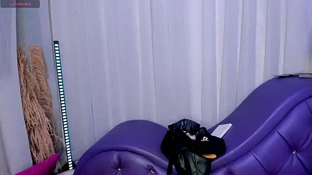 Yourslust  online show from November 10, 2025, 7:57 pm