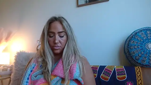 sunshinekisses online show from October 8, 2025, 6:16 pm