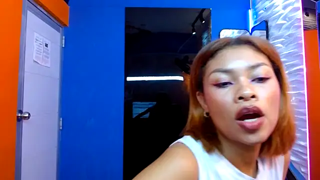 Perla prg online show from March 8, 2025, 5:54 pm