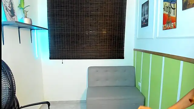 Perla prg online show from November 4, 2025, 8:41 pm