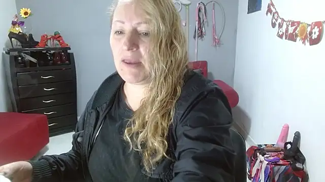 emperabigbootybigass online show from March 12, 2025, 12:15 pm