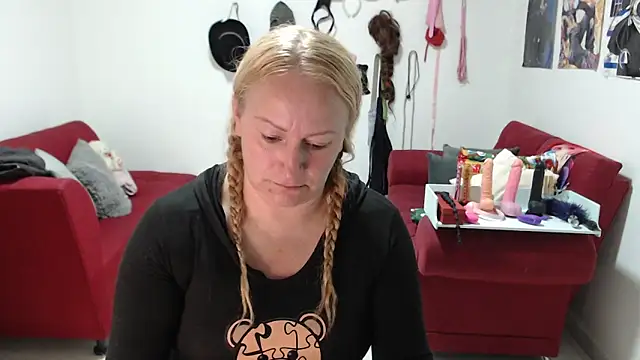 emperabigbootybigass online show from December 18, 2025, 12:22 pm