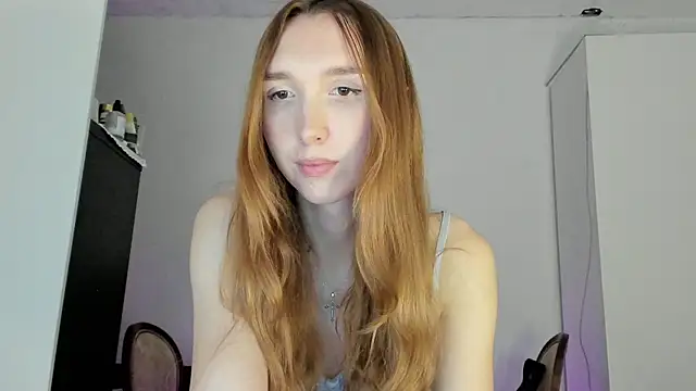 LisaIcon online show from October 4, 2025, 9:35 pm