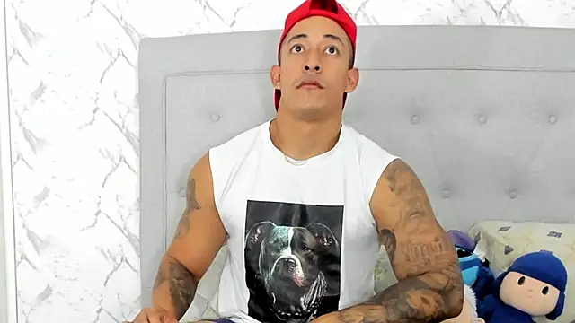 luigiferrara online show from February 17, 2025, 12:21 am