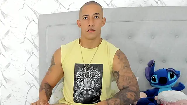 luigiferrara online show from February 28, 2025, 11:12 pm