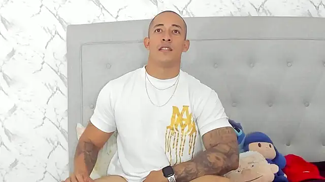 luigiferrara online show from March 7, 2025, 8:33 pm