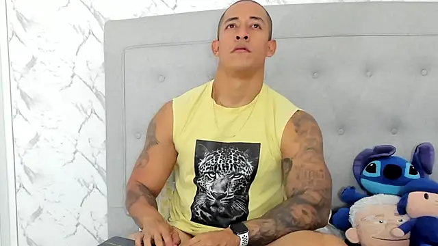 luigiferrara online show from March 9, 2025, 11:14 pm