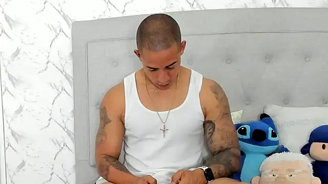 luigiferrara online show from March 14, 2025, 1:05 am