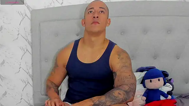 luigiferrara online show from April 18, 2026, 7:58 pm