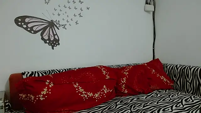 Snapshot of LadyHellene chatting on October 15, 2025, 6:57 am LadyHellene online show from October 15, 2025, 6:57 am