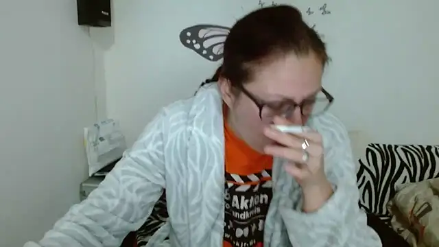 Snapshot of LadyHellene chatting on February 4, 2026, 5:24 am LadyHellene online show from February 4, 2026, 5:24 am