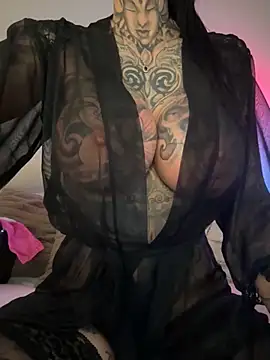 Snapshot of MeganWitch chatting on June 17, 2026, 4:59 am MeganWitch online show from June 17, 2026, 4:59 am