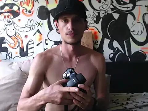 roystonee01 online show from September 24, 2025, 5:16 pm