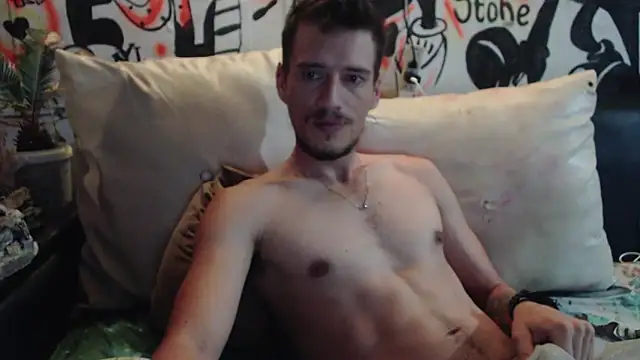 roystonee01 online show from October 16, 2025, 10:27 am