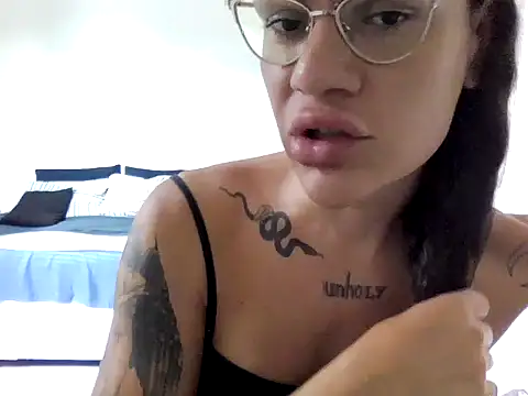 Snapshot of LadyDaemon chatting on January 14, 2026, 3:50 pm LadyDaemon online show from January 14, 2026, 3:50 pm