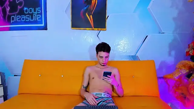 little alex01 online show from December 8, 2024, 11:08 pm