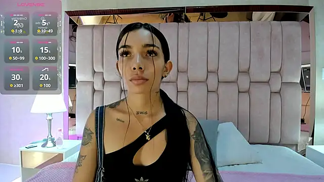 Mollymoon1 online show from December 15, 2024, 2:27 pm