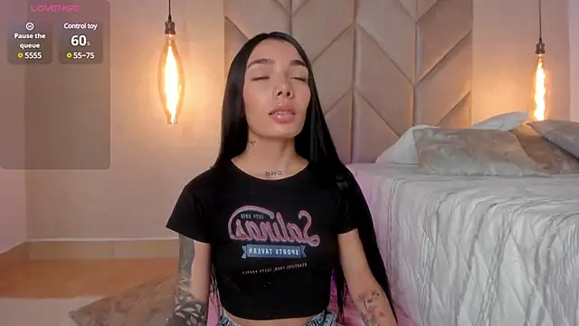 Mollymoon1 online show from March 22, 2025, 5:41 pm