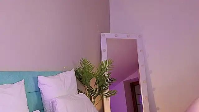 L1ittle kitty  online show from March 19, 2026, 6:39 am