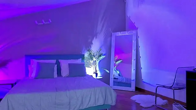 L1ittle kitty  online show from April 14, 2026, 4:51 am