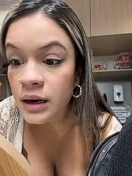 Alisha-Bond online show from September 9, 2025, 11:04 pm