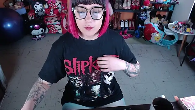 MissMiia2 online show from November 9, 2025, 1:42 pm