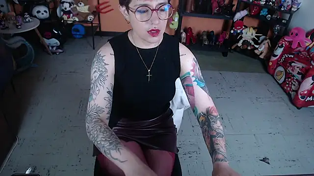 MissMiia2 online show from June 25, 2026, 1:04 pm