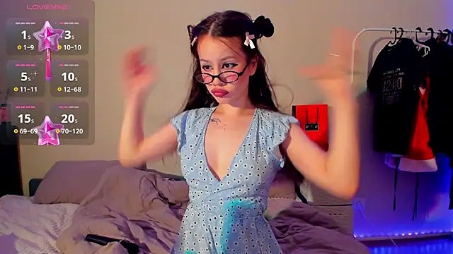 Anikka Liam online show from October 10, 2025, 11:15 pm