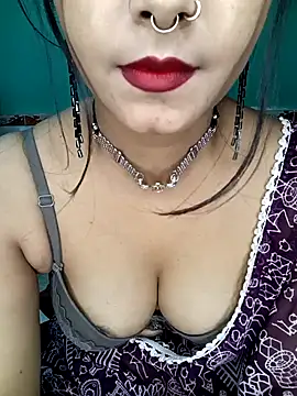 Snapshot of Diamond_queeen chatting on December 21, 2024, 9:36 pm Diamond queeen online show from December 21, 2024, 9:36 pm